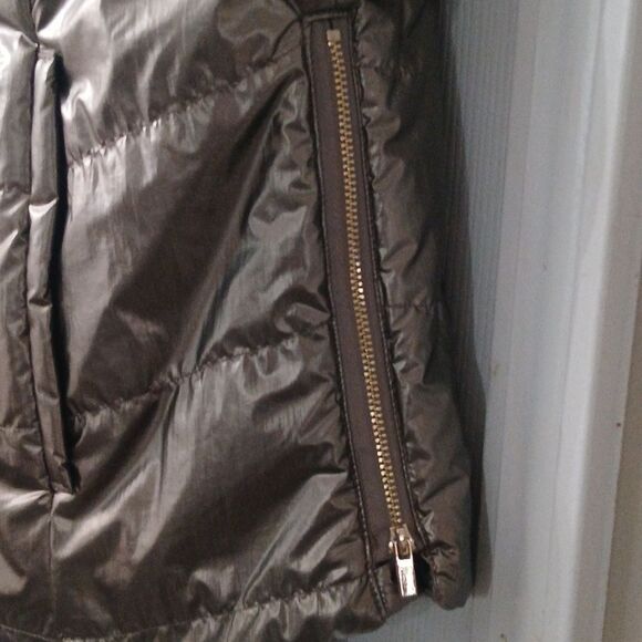 Chico's  gold  metal metallic puffer vest  Chico's Sz 1   Regular Sz 8 NWOT - Picture 4 of 7